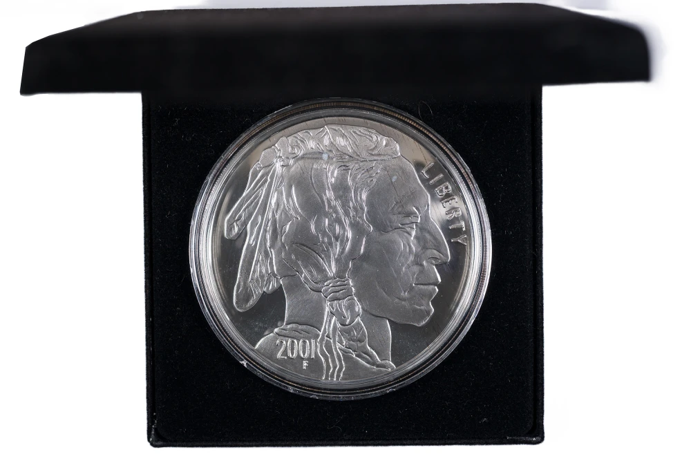 2001 Dated Buffalo Silver Round Comes With coa. 