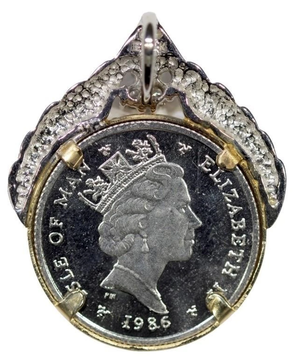 Isle of Man. 1986 1/10 Platinum in Gold Bezel