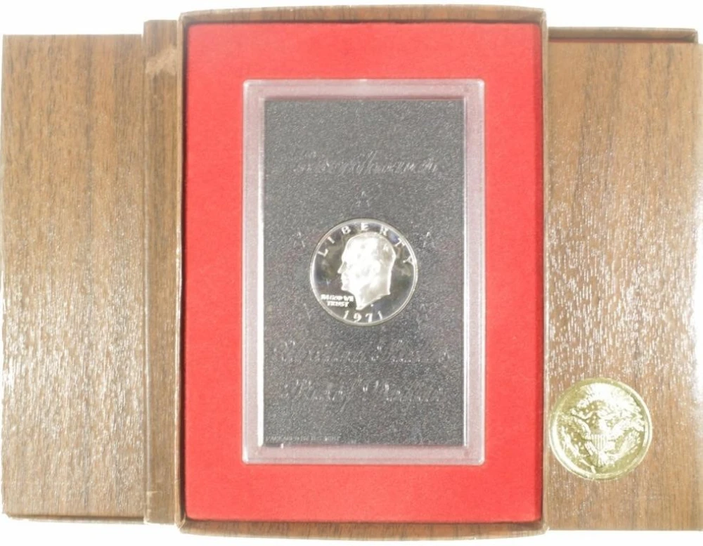 Group of 5 1971 Brown Box Ikes